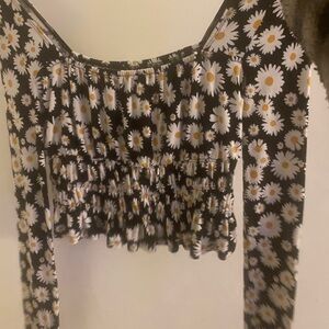 Forever 21 Black Daisy Women's Long Sleeve Crop Top (Size: small)